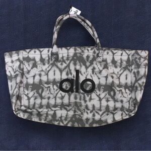 ALO Yoga Gray Patterned Tote